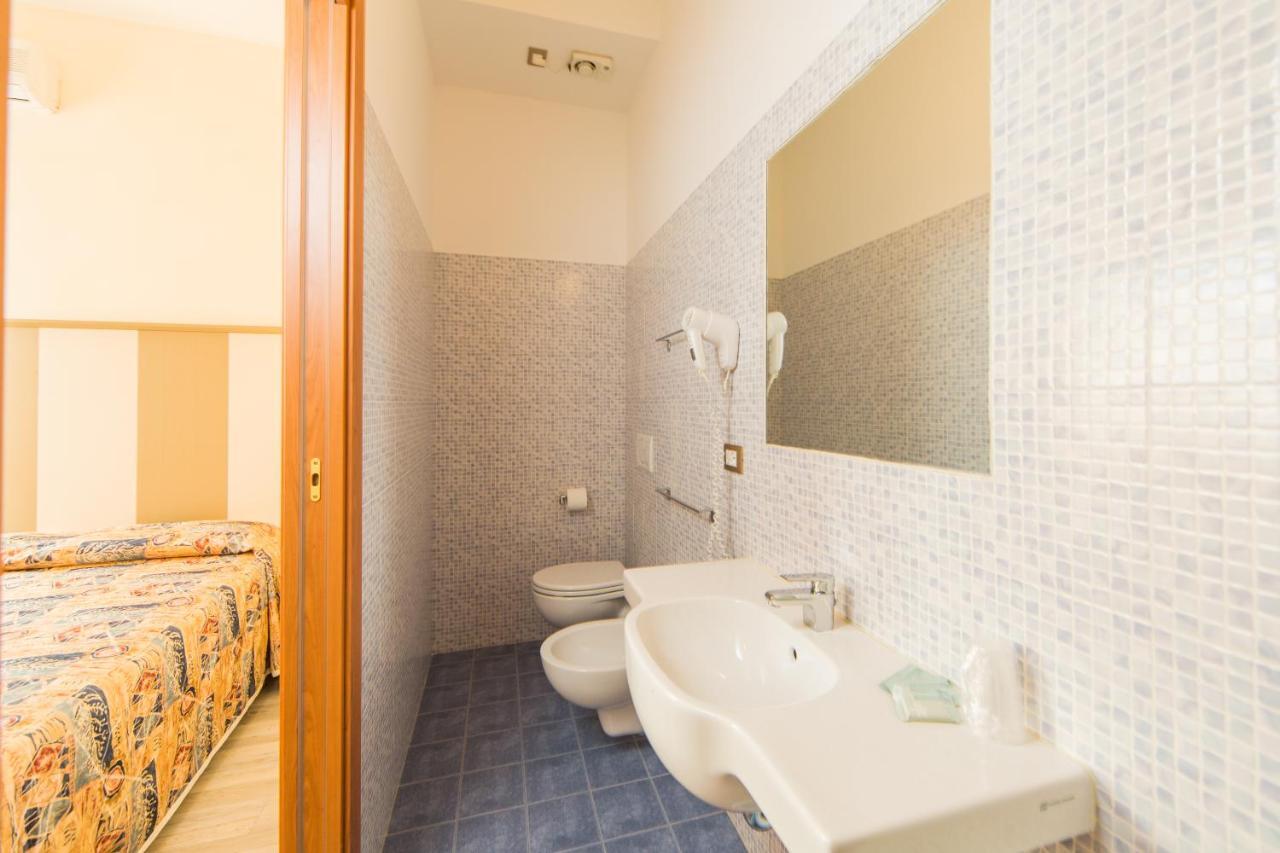 Hotel Trieste تْشيزيناتيكو الغرفة الصورة